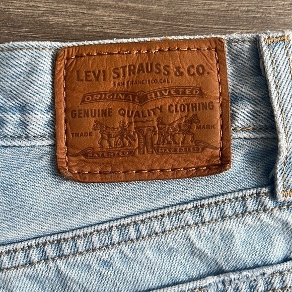 LEVI'S Wedgie Short Light Blue Wash Awesome Street High Rise Raw Hem US 25 - Picture 11 of 12